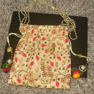 Unique pouch bag🌞😊